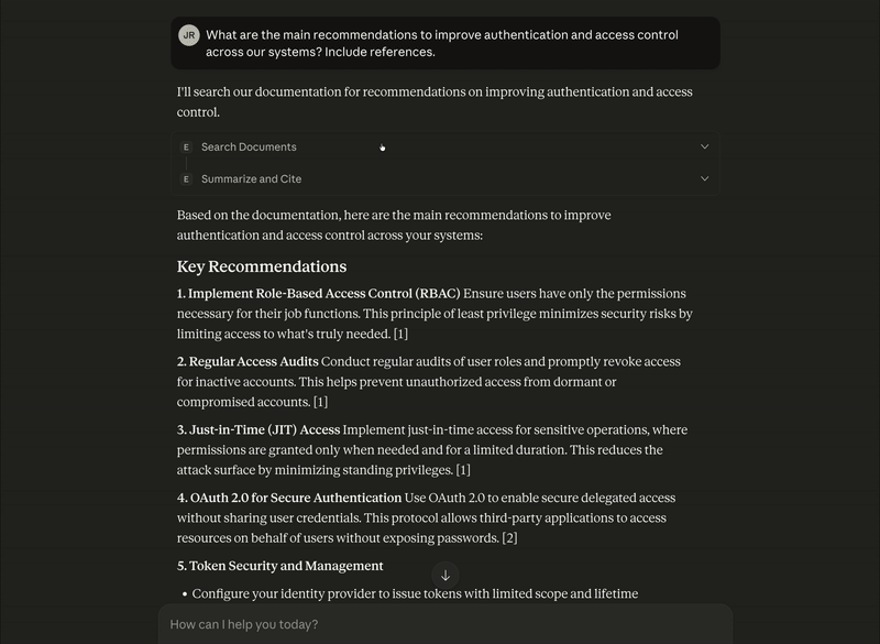 Página de chat do Claude Desktop, com texto rolando que inclui a resposta de cada ferramenta para a pergunta: "Quais são as principais recomendações para melhorar a autenticação e o controle de acesso em nossos sistemas? Inclua referências."
